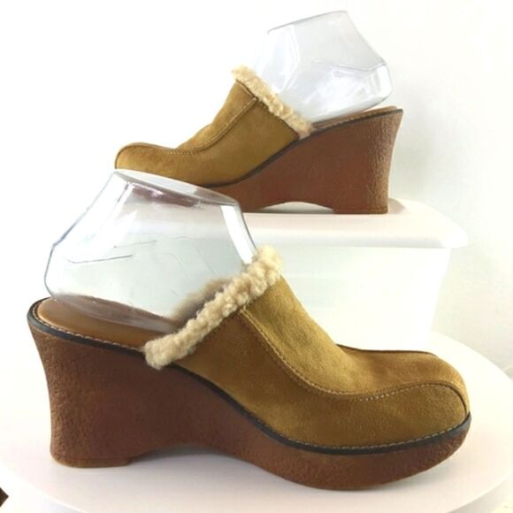 Lower East Side camel color faux suede wedge heel clogs with faux fur - Picture 3 of 15